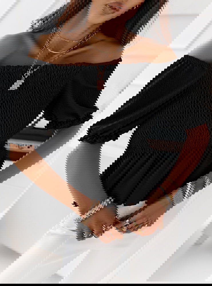 Czarna bluzka typu crop top z...