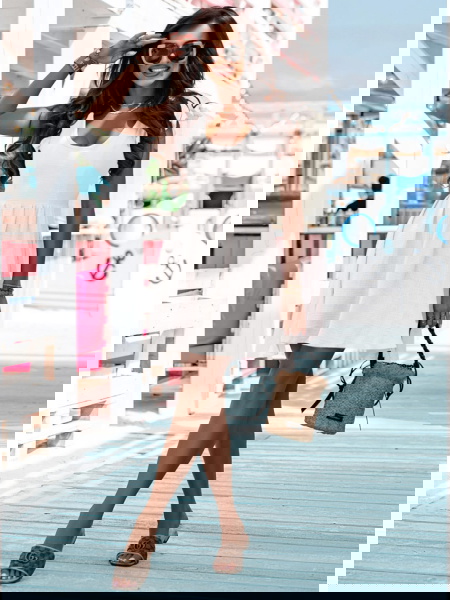 Biała rozkloszowana... 2