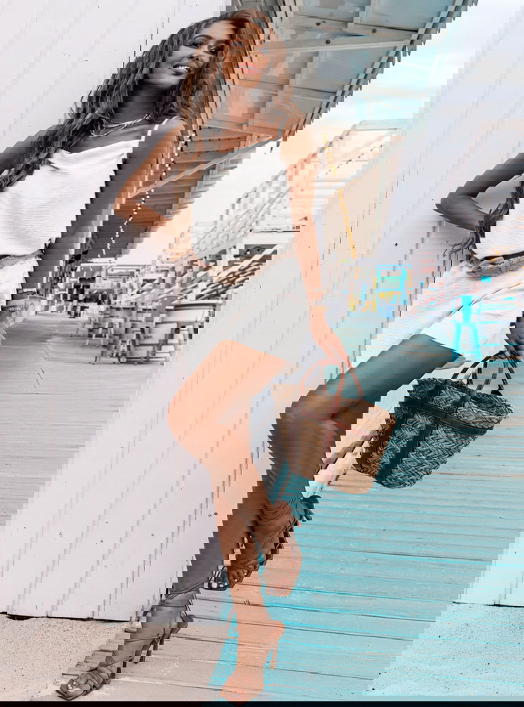 Biały komplet bluzka i spodenki Beeti