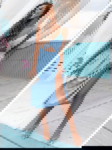 Błękitna sukienka midi z... 2