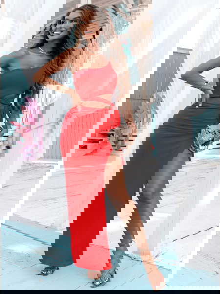 Malinowa sukienka z... 2