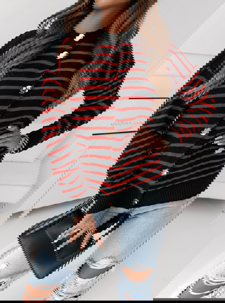 Sweter w paski zapinany na guziki...