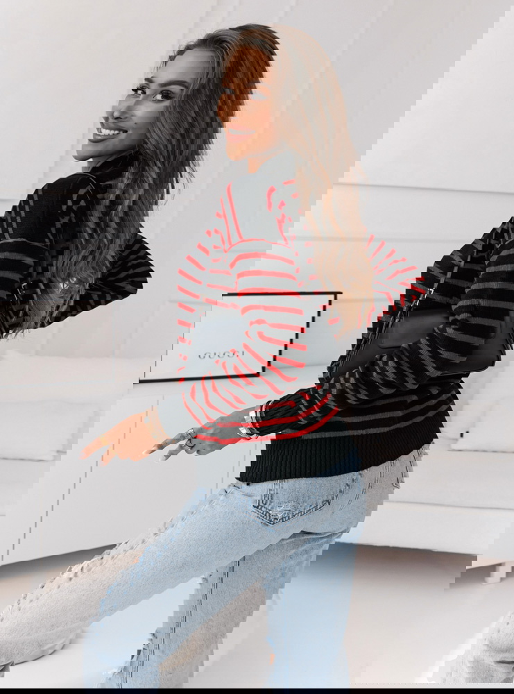 Sweter w paski zapinany na guziki...