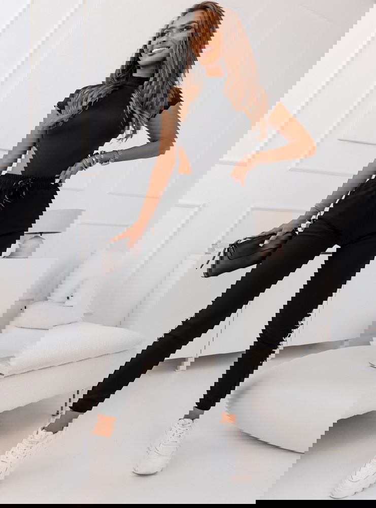 Czarne spodnie dresowe z napisem Choleyy