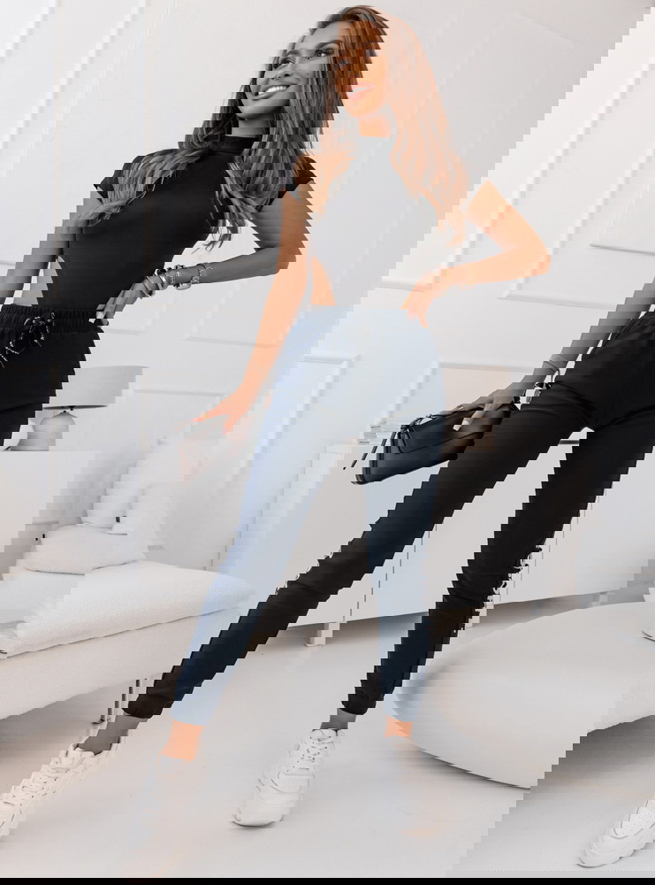 Granatowe spodnie dresowe z napisem...