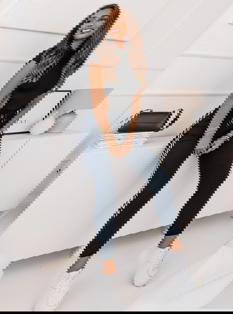 Granatowe spodnie dresowe z napisem...