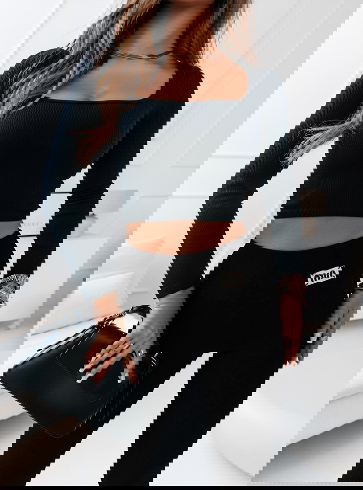 Czarne prążkowane legginsy Hesalii