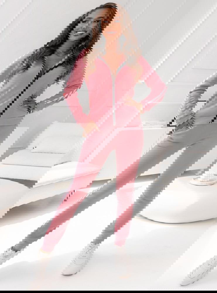 Pudrowy komplet dresowy z lampasami...