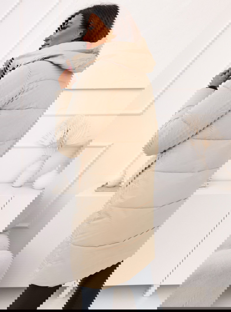 Beżowa pikowana kurtka z kieszeniami...