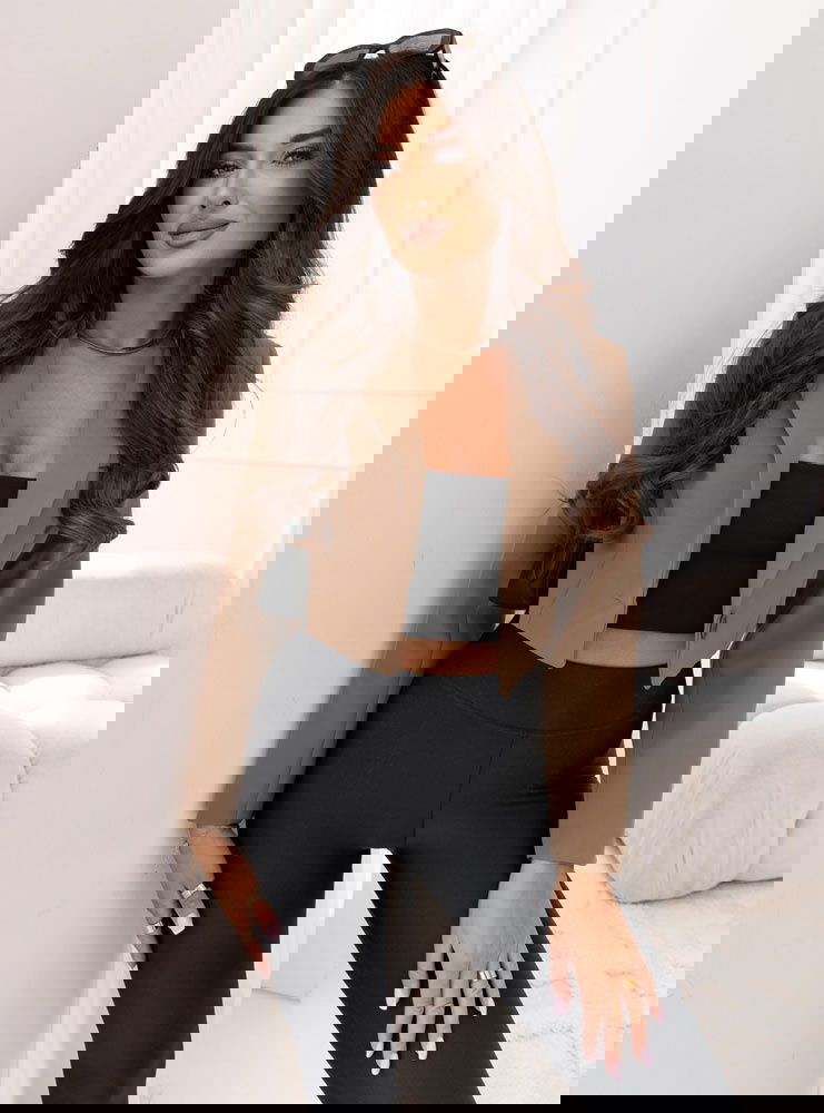 Krótka marynarka zapinana na guzik...