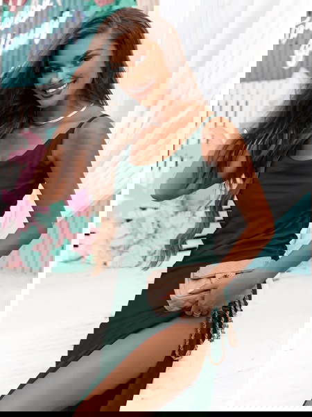 Satynowa długa sukienka na... 2