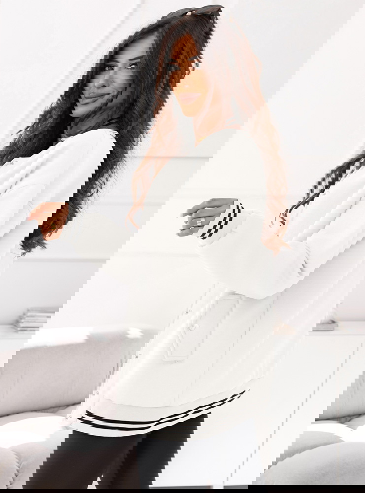 Biała bluza baseballówka Hellie