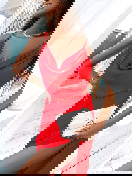 Malinowa satynowa sukienka... 2