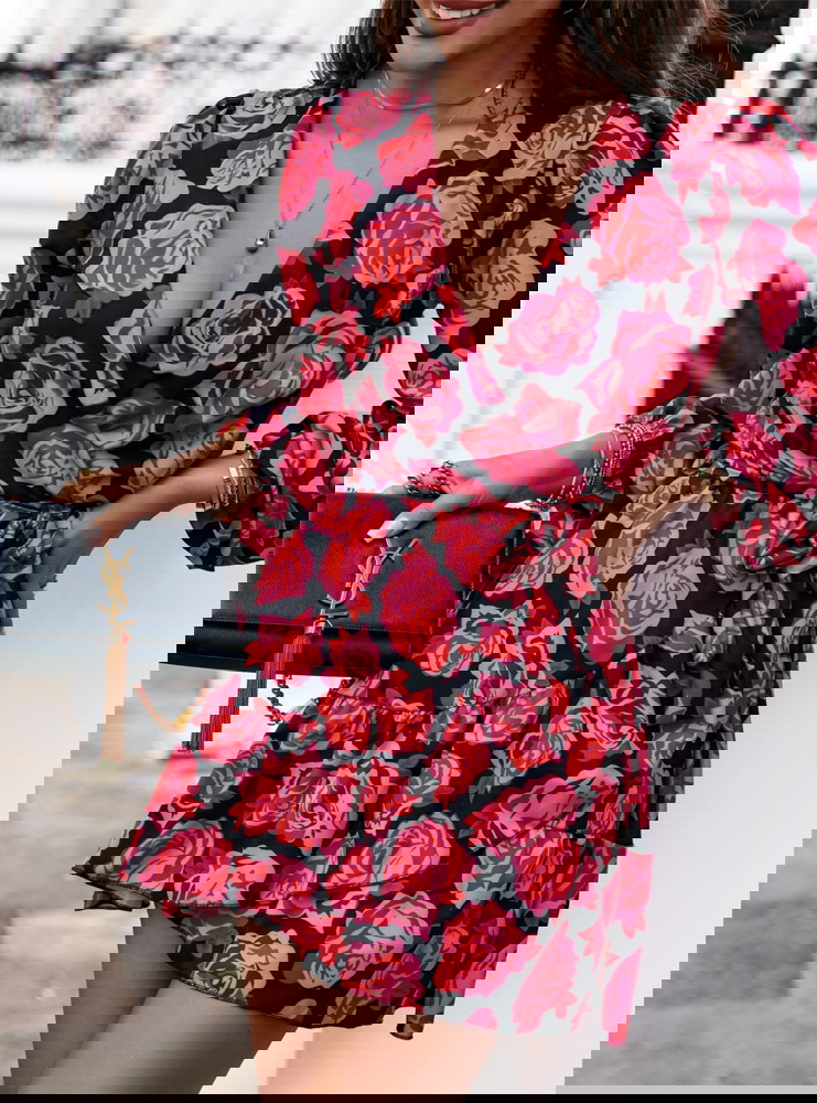 Sukienka w kwiaty z przekładanym...