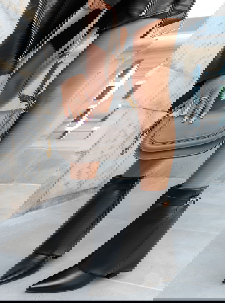 Czarne botki z ozdobna klamrą Doriane