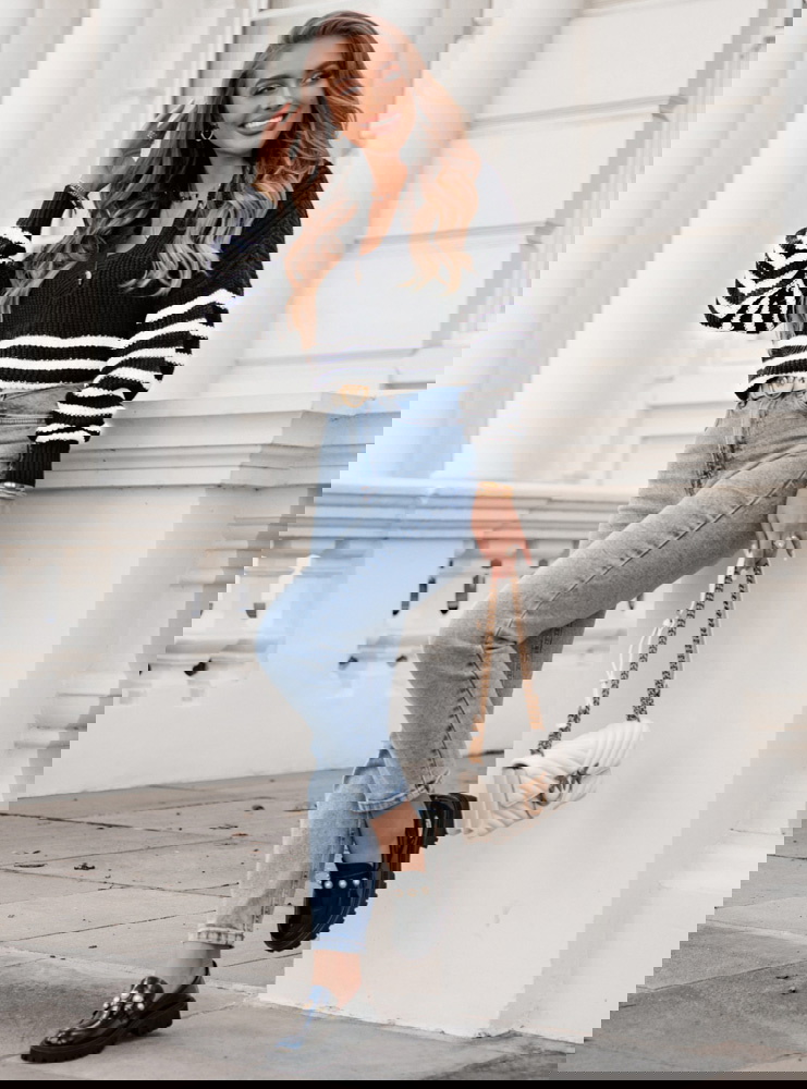 Sweter w paski z guzikami przy...