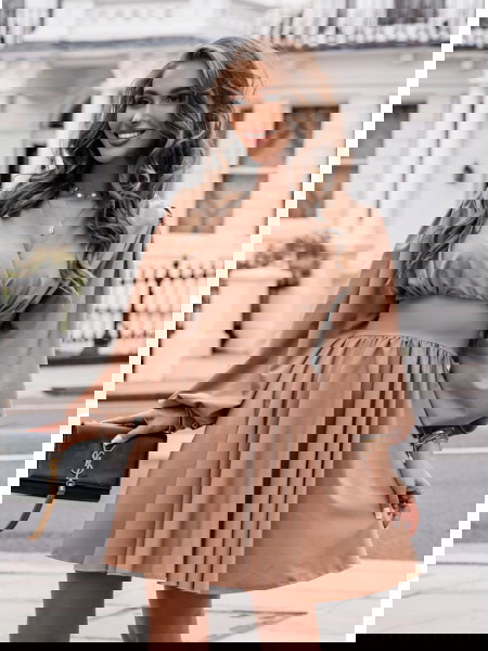 Beżowa sukienka... 2