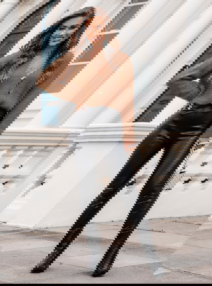 Moherowy sweter zapinany na guziki...