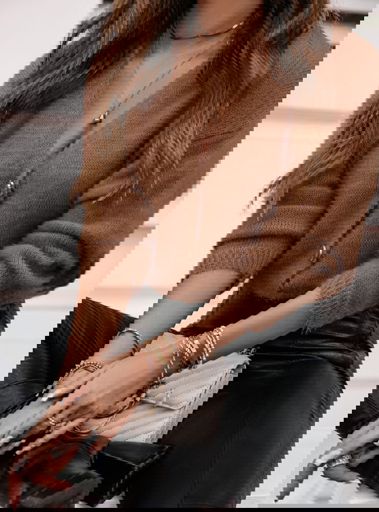 Moherowy sweter zapinany na guziki...