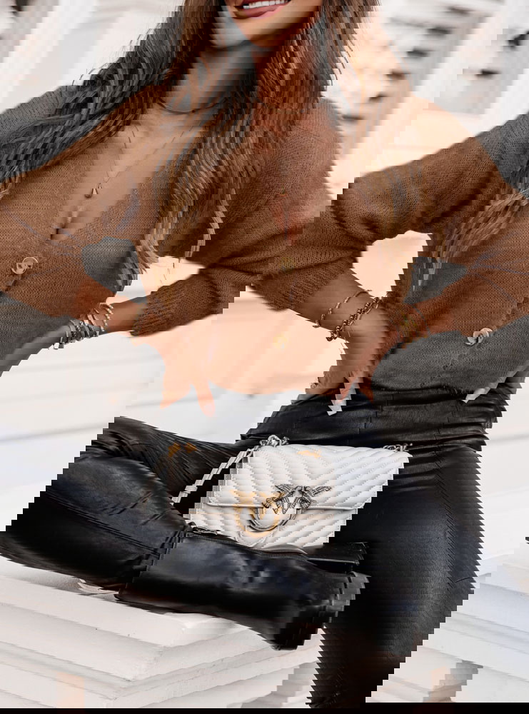 Moherowy sweter zapinany na guziki...