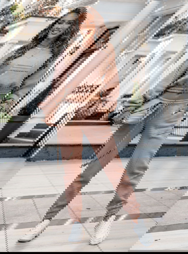 Beżowy komplet dresowy ze ściągaczami...