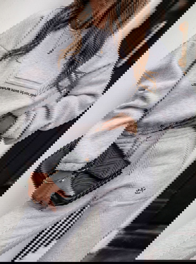 Szary komplet dresowy ze ściągaczami...