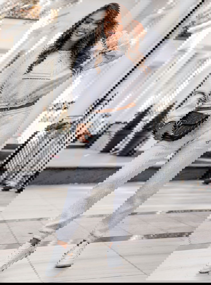 Szary komplet dresowy ze ściągaczami...