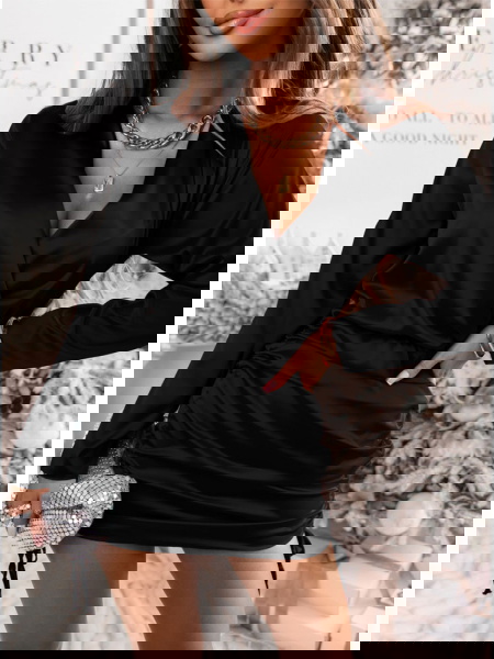 Czarna satynowa sukienka ze... 2