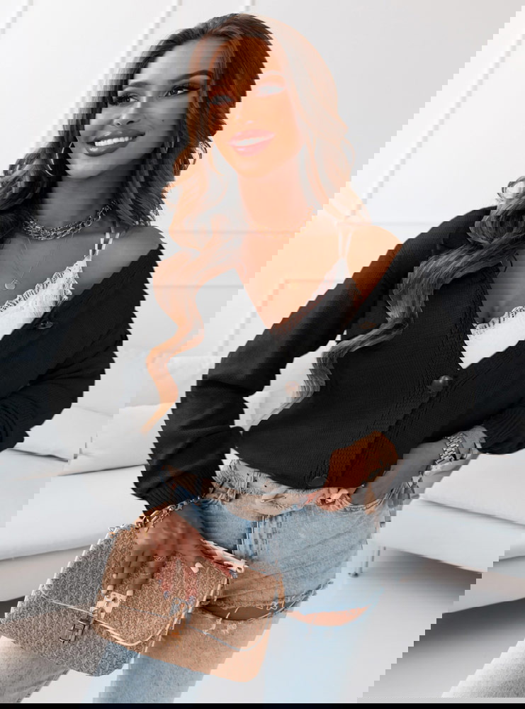 Czarny sweter zapinany na guziki Hausis