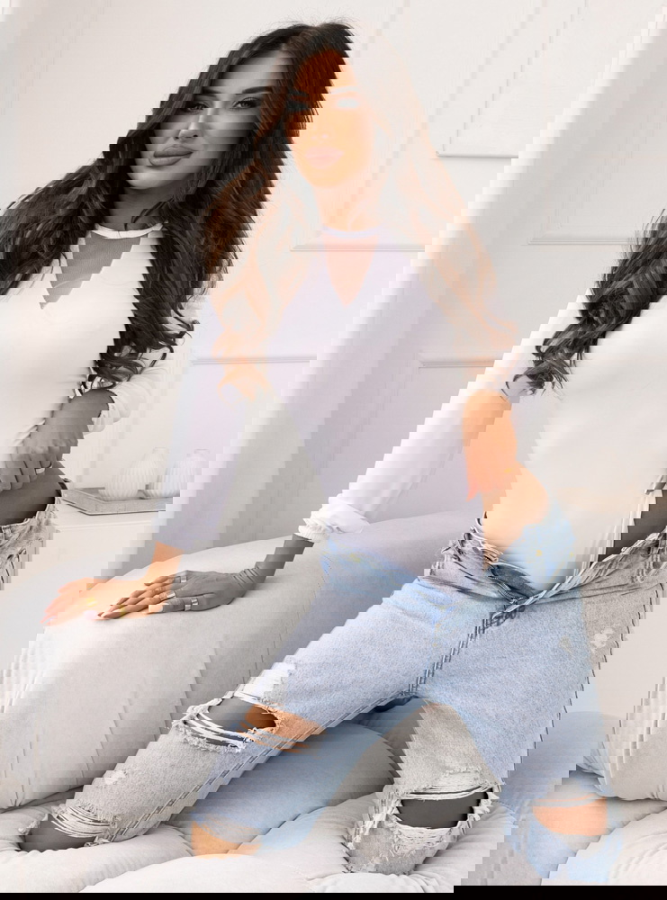 Białe body z tiulowym dekoltem Kunhuta