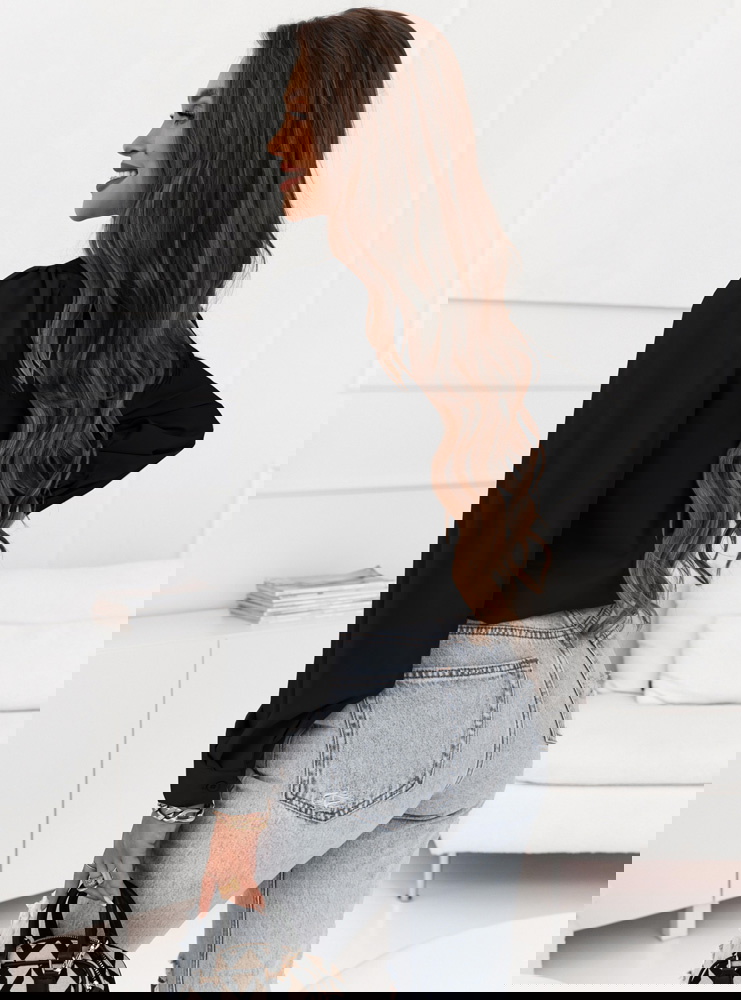 Czarna koszula z ozdobnym...