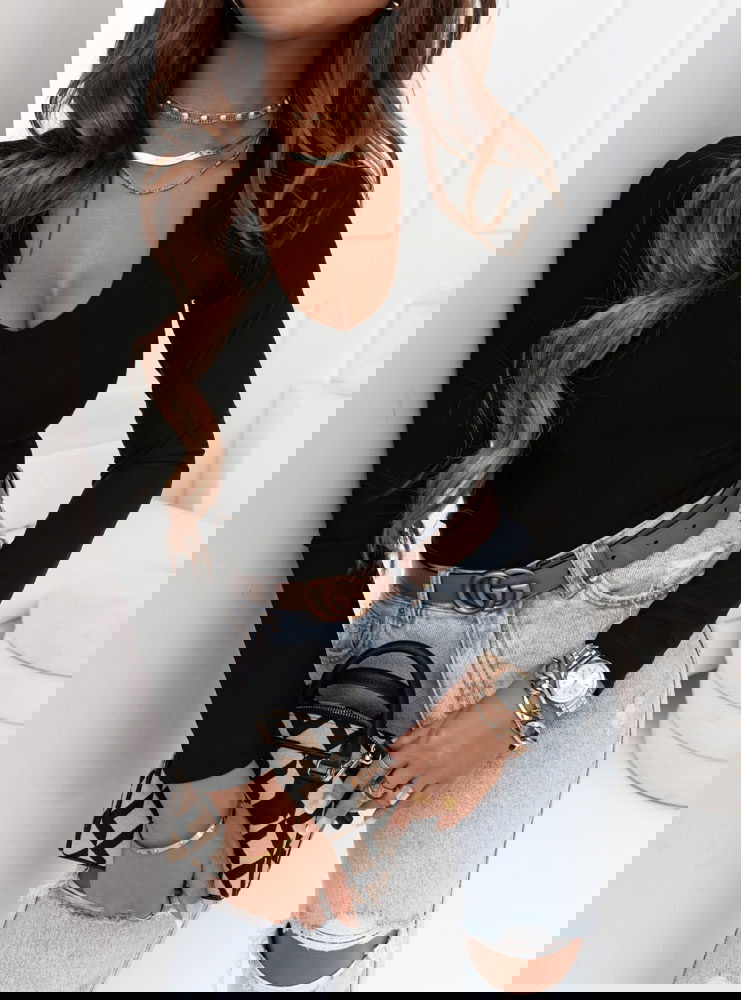 Czarna bluzka z dekoltem Vanda