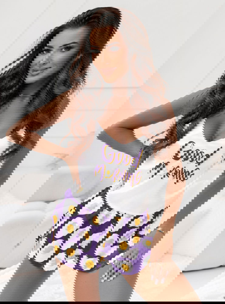 Fioletowa satynowa piżama z modnym...