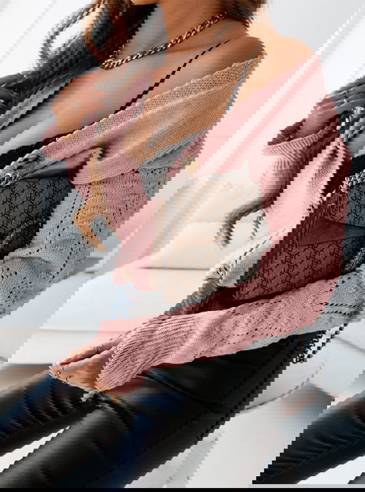 Pudrowy sweter zapinany na guziki z...