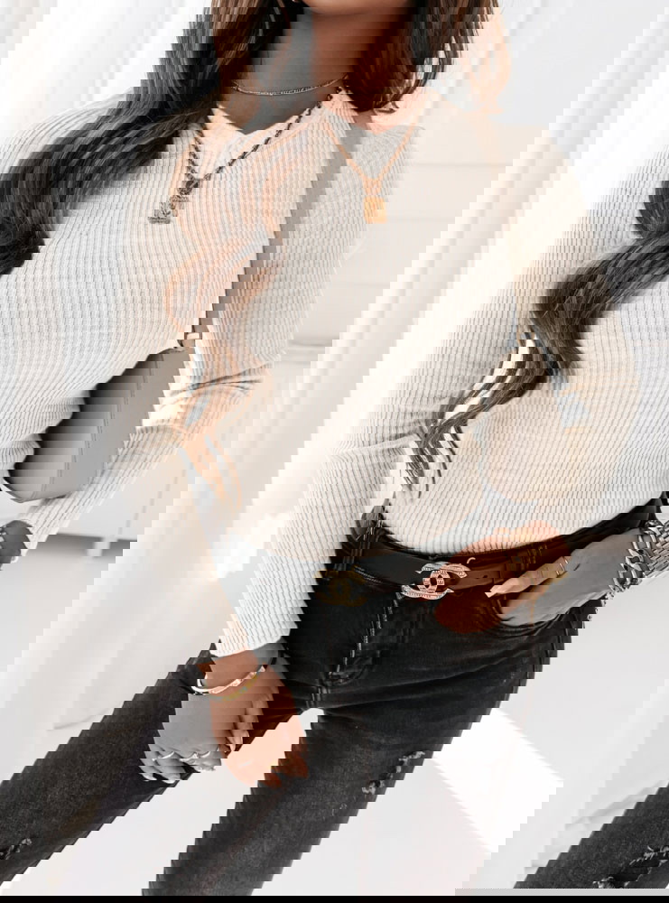 Sweterek prążkowany z dekoltem V...