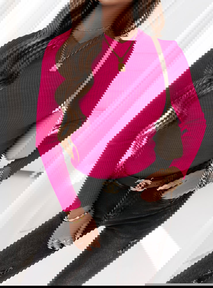 Sweterek prążkowany z dekoltem V...