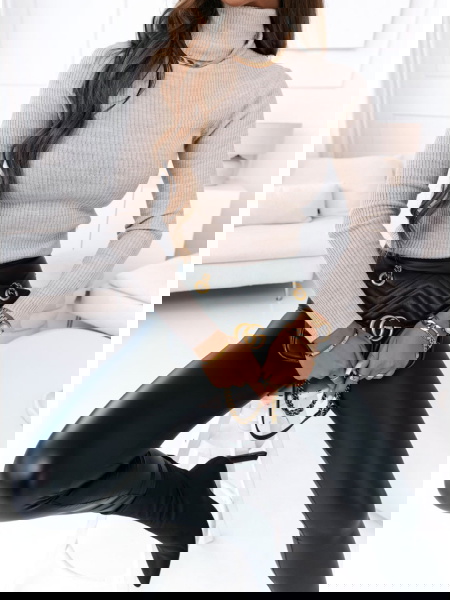 Beżowy sweter z golfem i... 2