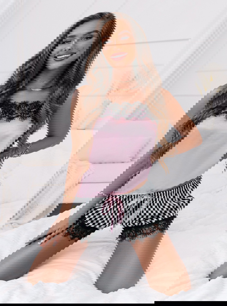 Pudrowa dwuczęściowa satynowa piżama...