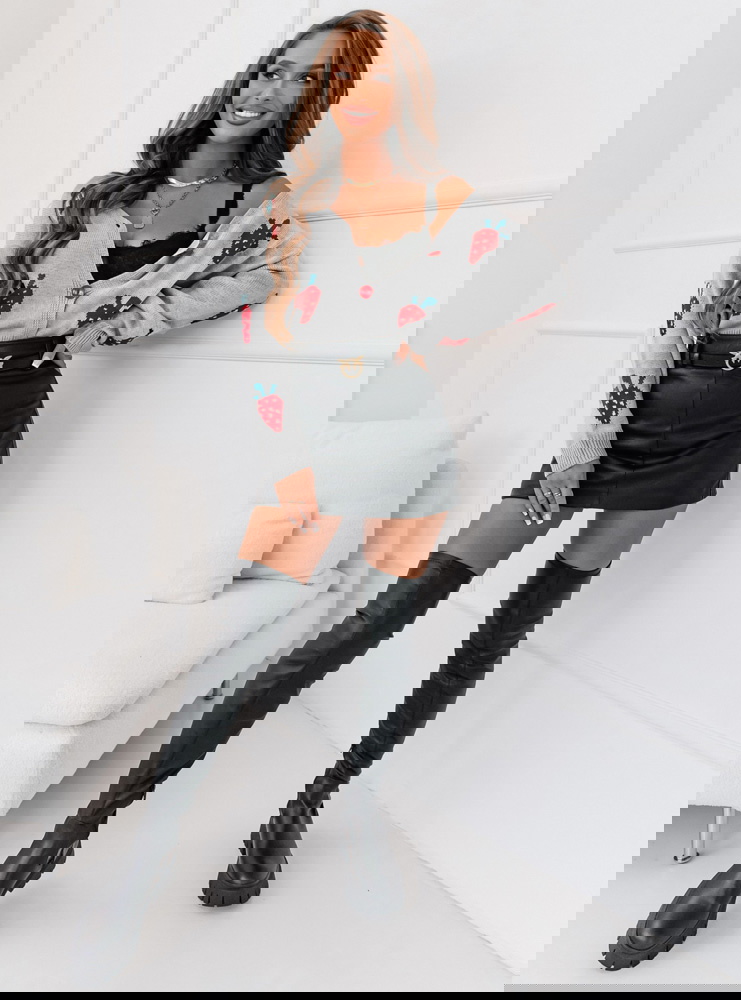 Szary sweter w truskawki Koobi