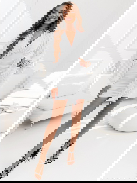 Biała dopasowana sukienka z... 2