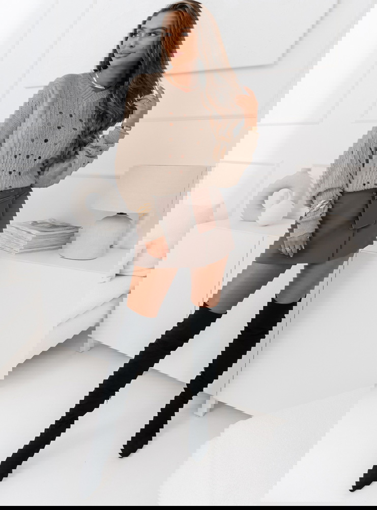 Ażurkowy sweter z ozdobnym splotem...