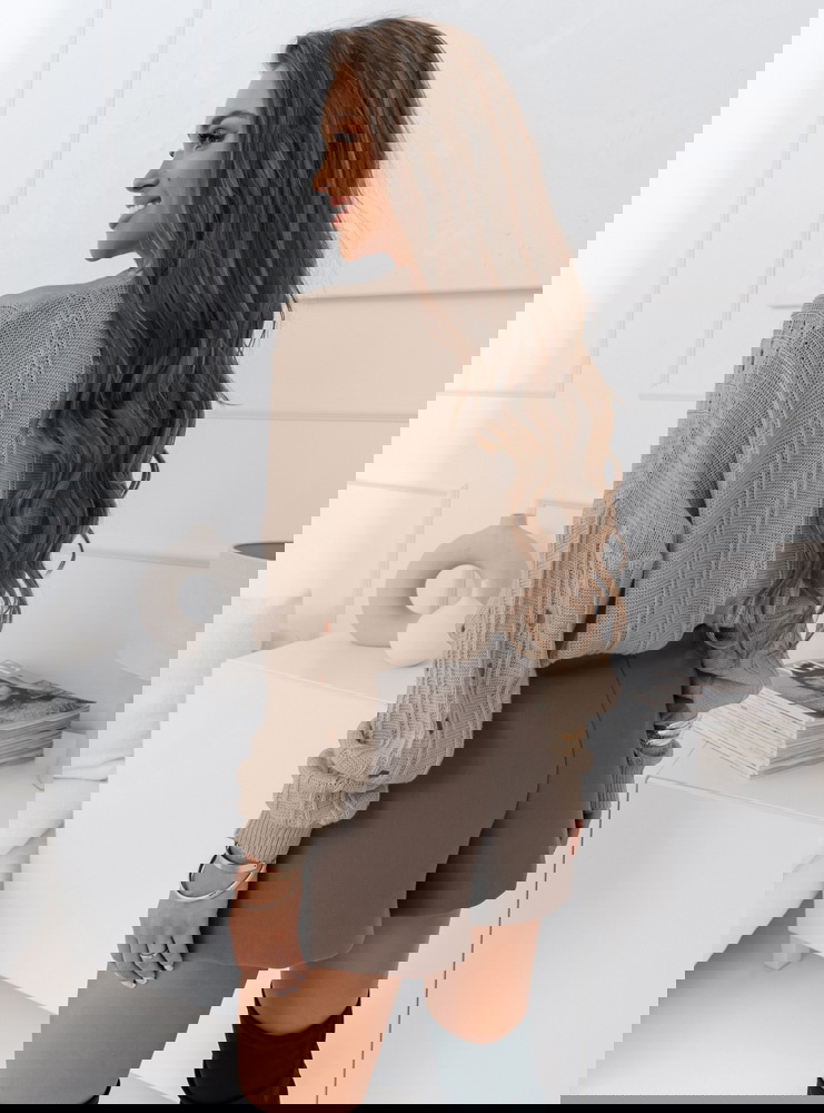 Ażurkowy sweter z ozdobnym splotem...