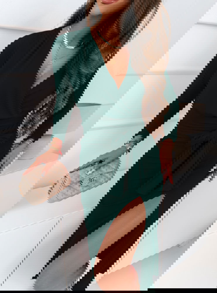 Dopasowana sukienka z wiązaniem w...