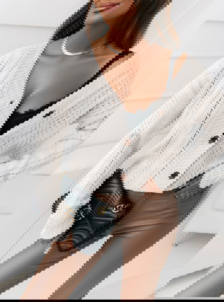 Rozpinany sweter z ozdobnym splotem...