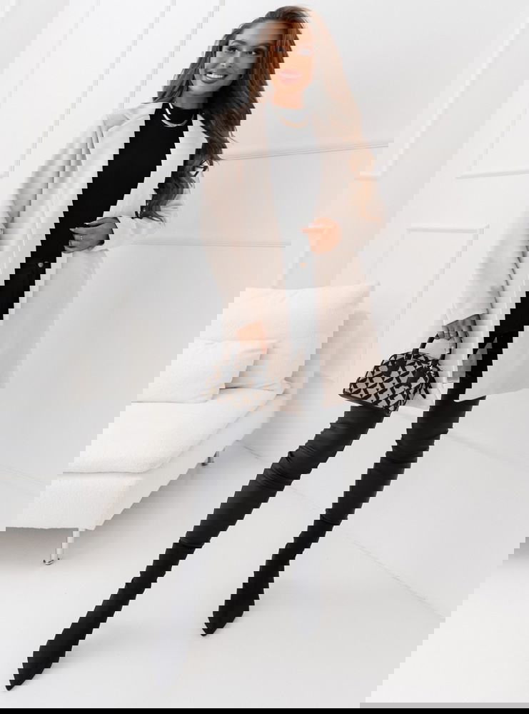 Beżowy płaszcz zapinany na guzik Penny