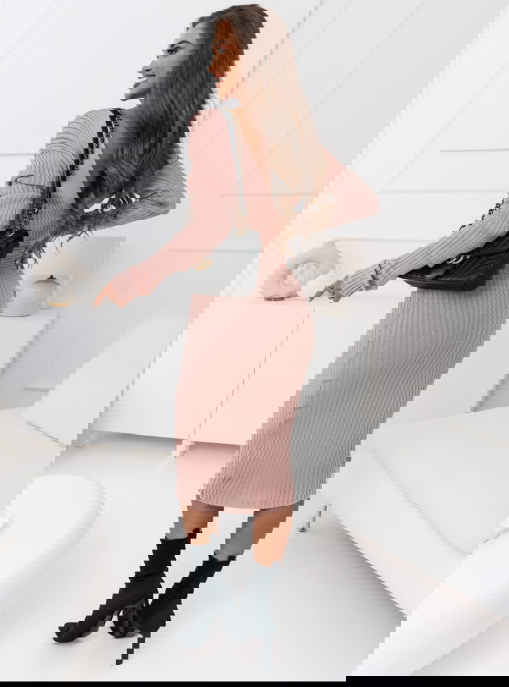 Pudrowa prążkowana sweterkowa...