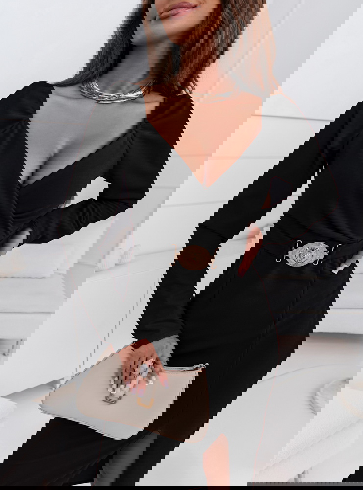 Czarna dopasowana sukienka midi z...