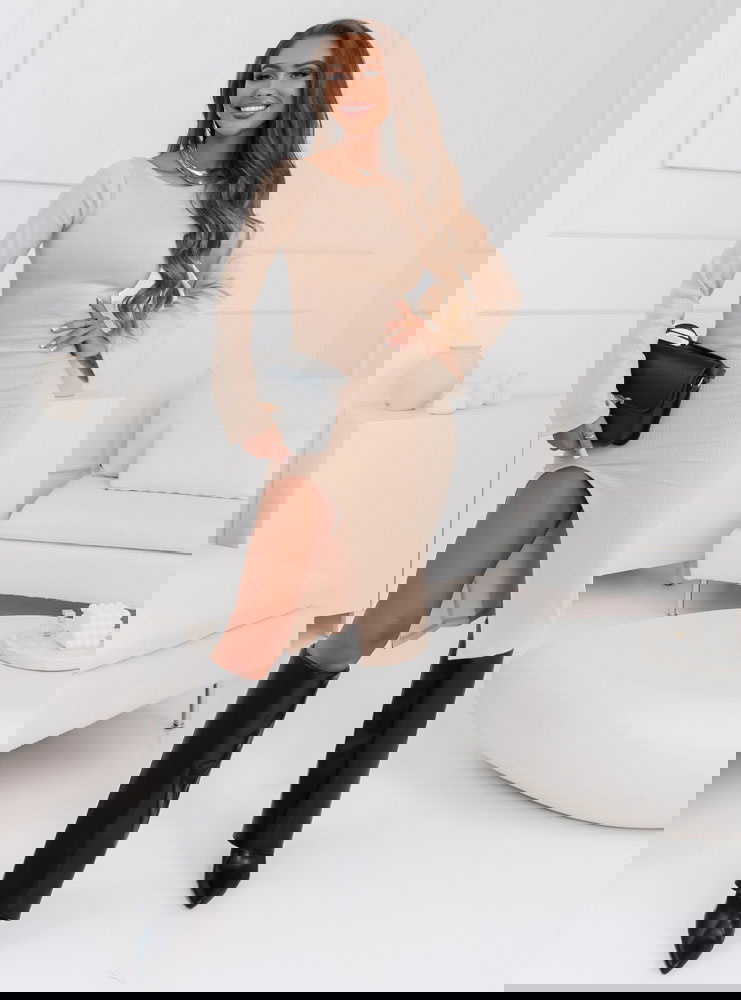 Beżowa prążkowana sukienka z...