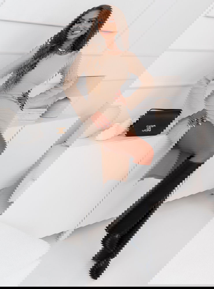 Beżowa prążkowana sukienka z...