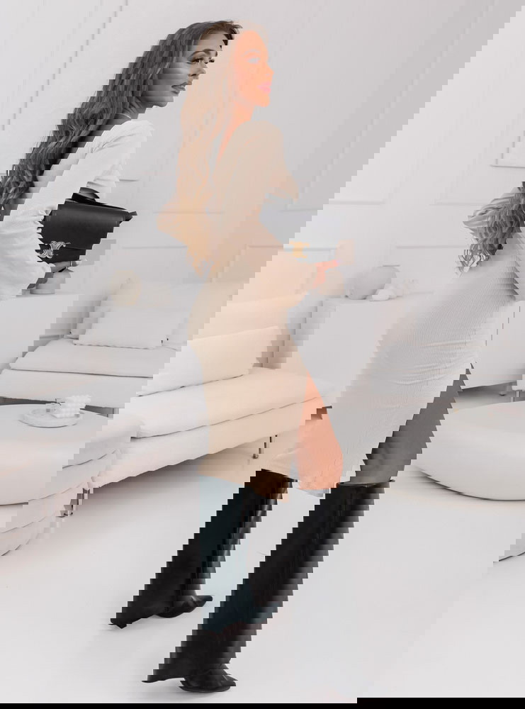 Beżowa prążkowana sukienka z...